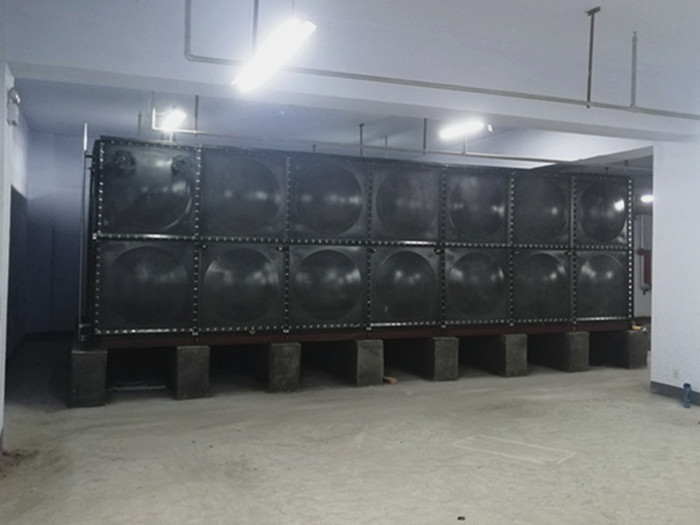 選購搪瓷鋼板水箱的時(shí)候要注意下面兩點(diǎn)